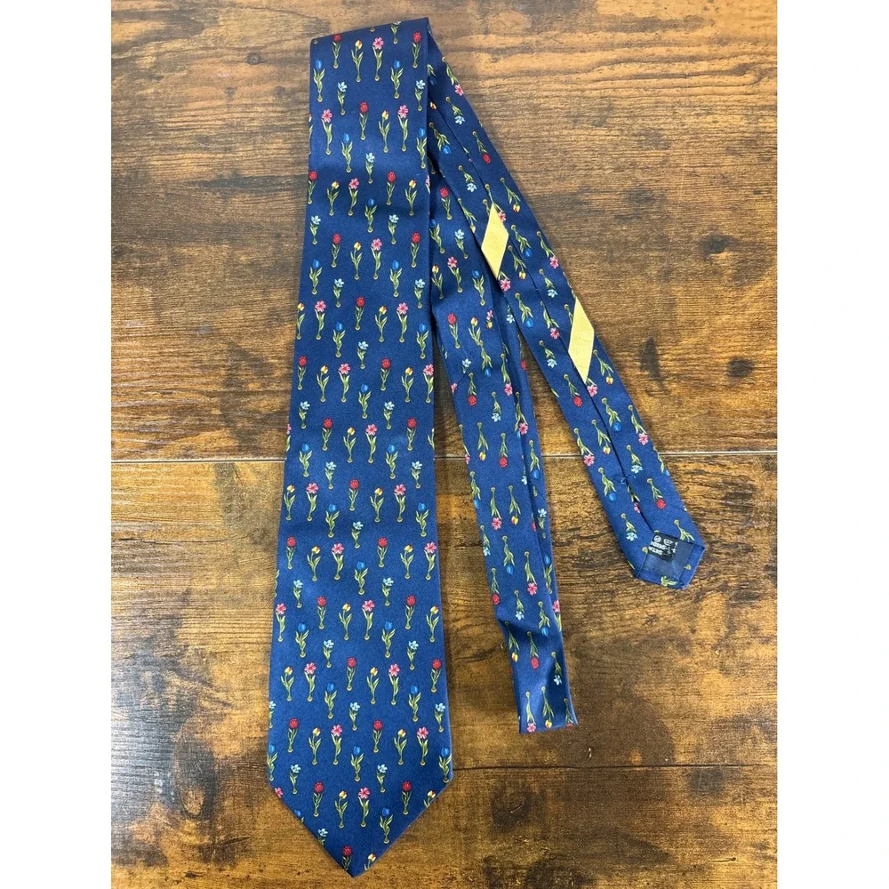 Salvatore Ferragamo Mens Navy Blue Silk Tulip Floral Necktie Made in Italy